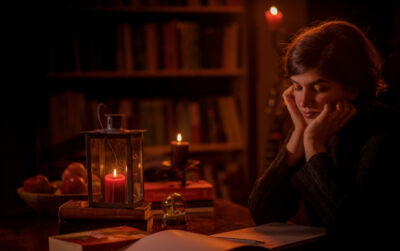 Unwind - Use candlelight for reading / meditation
